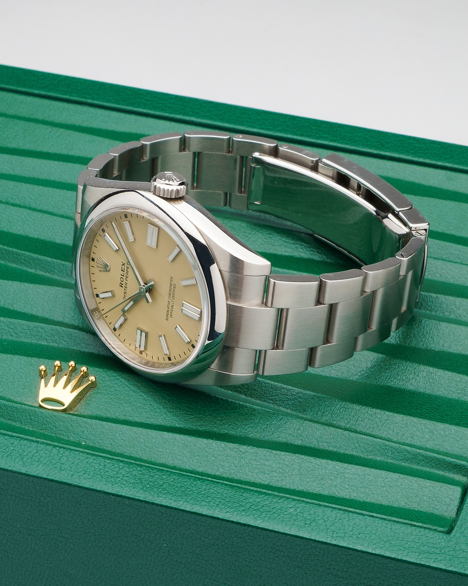 ROLEX OYSTER PERPETUAL CHAMPAGNE DIAL button image